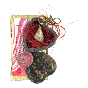 Valentijn: spekstenen sieradendoosje met hangertje en rozen wierook